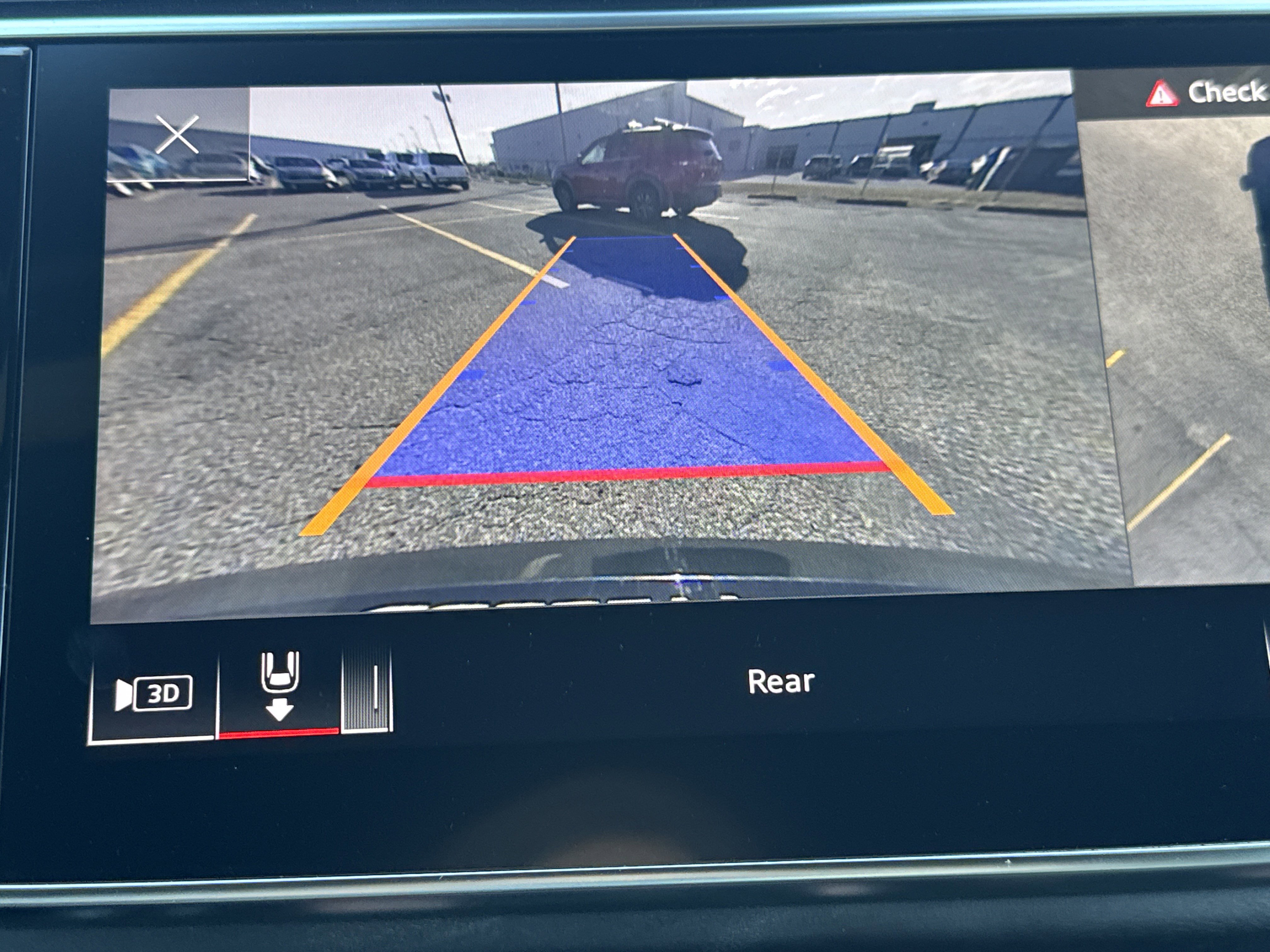 Used 2023 Audi Q8 Premium image 13