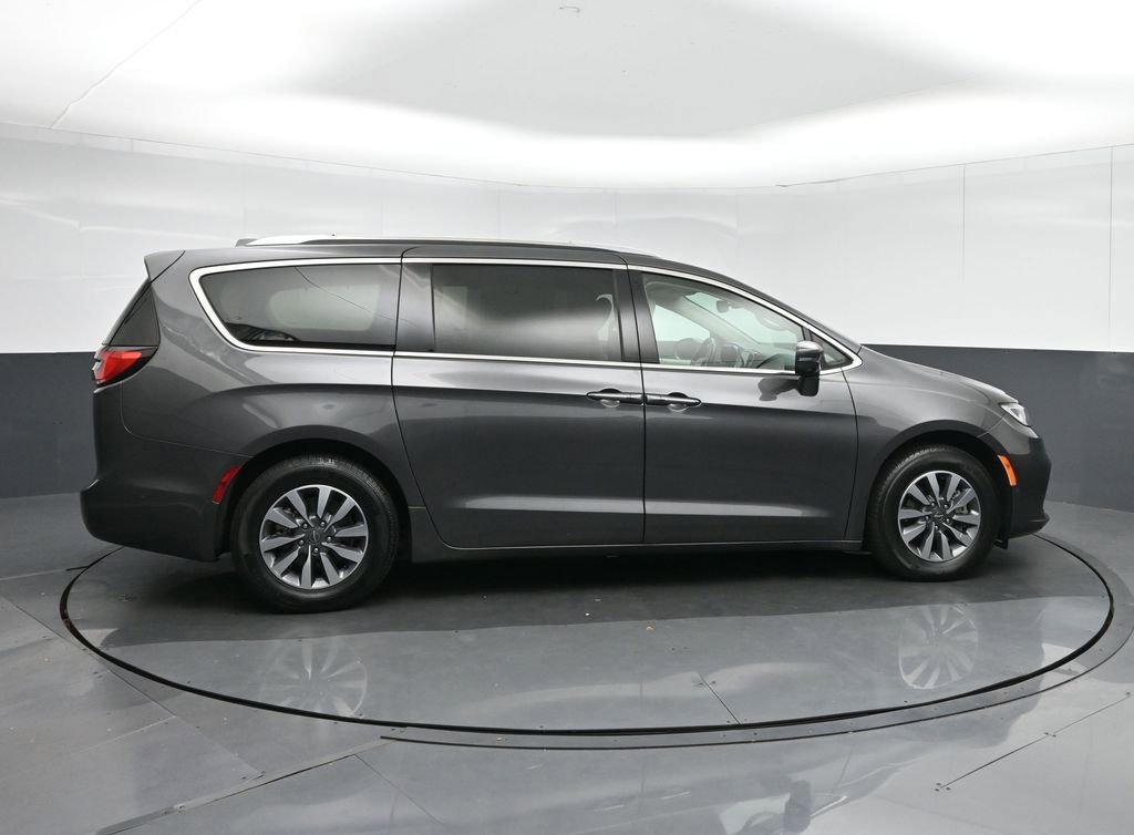 Used 2021 Chrysler Pacifica Touring-L image 8