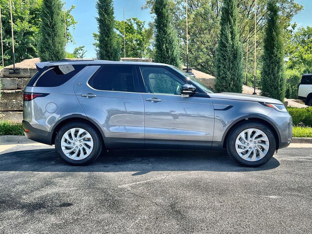 Used 2025 Land Rover Discovery S image 6