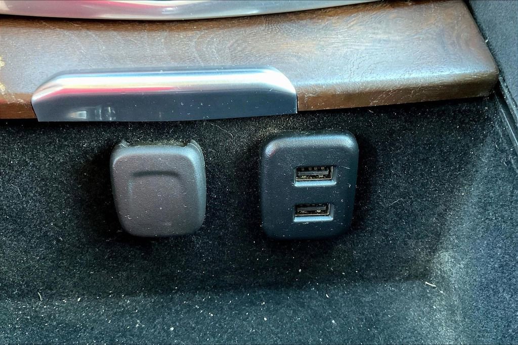 Used 2020 Cadillac Escalade Premium Luxury image 26