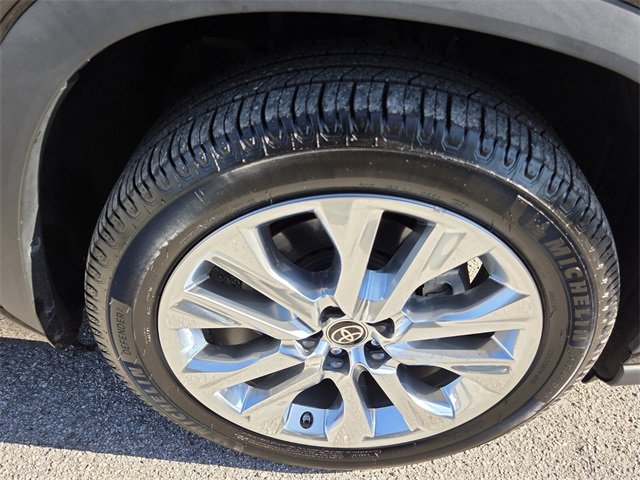 Used 2022 Toyota Highlander Limited image 9