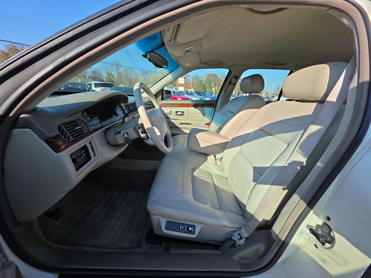 Used 1998 Cadillac De Ville image 3