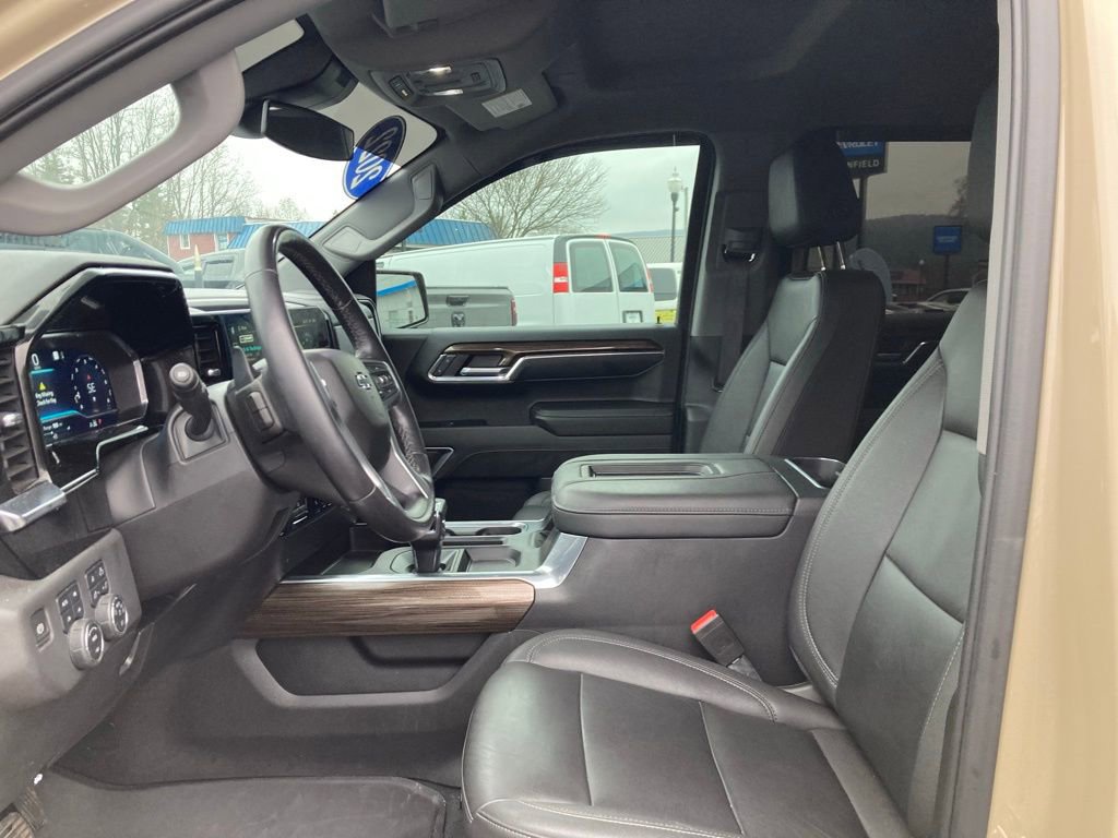 Used 2022 Chevrolet Silverado 1500 LT Trail Boss w/ LT Trail Boss Premium Package AWD/4WD image 9