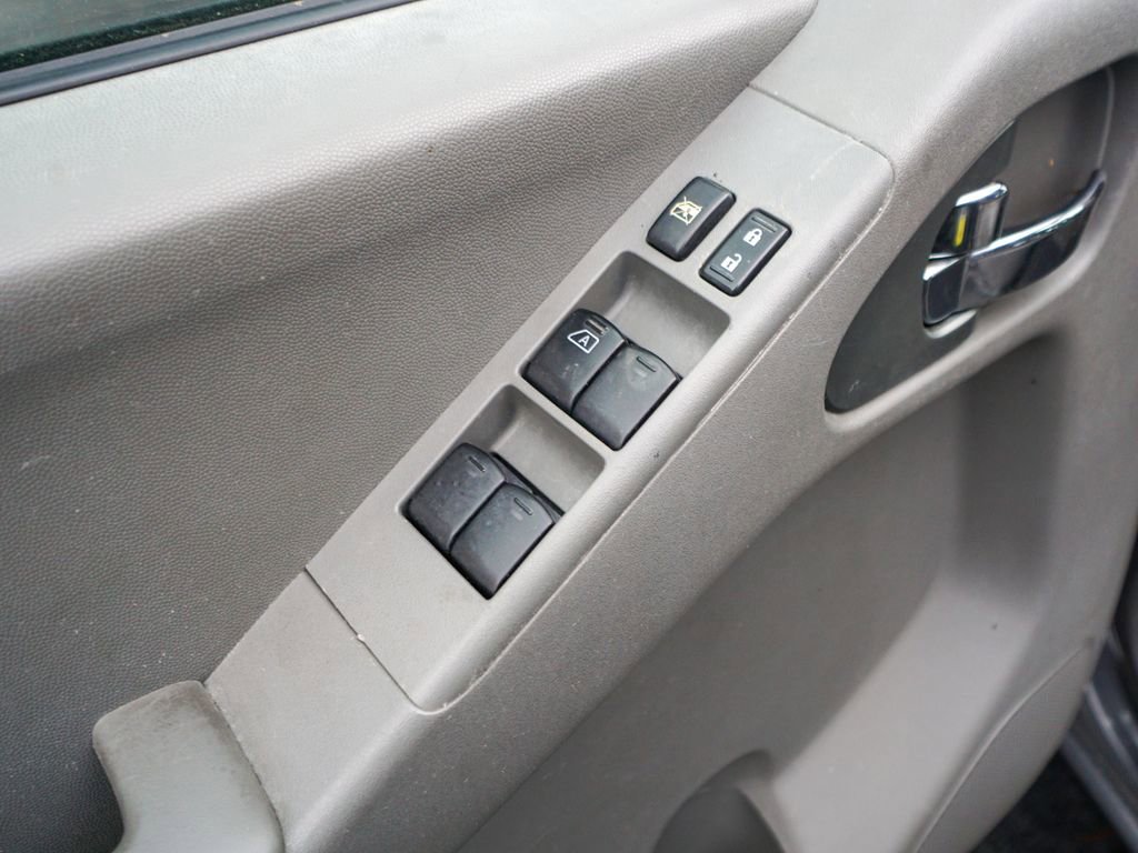 Used 2012 Nissan Frontier SV image 16