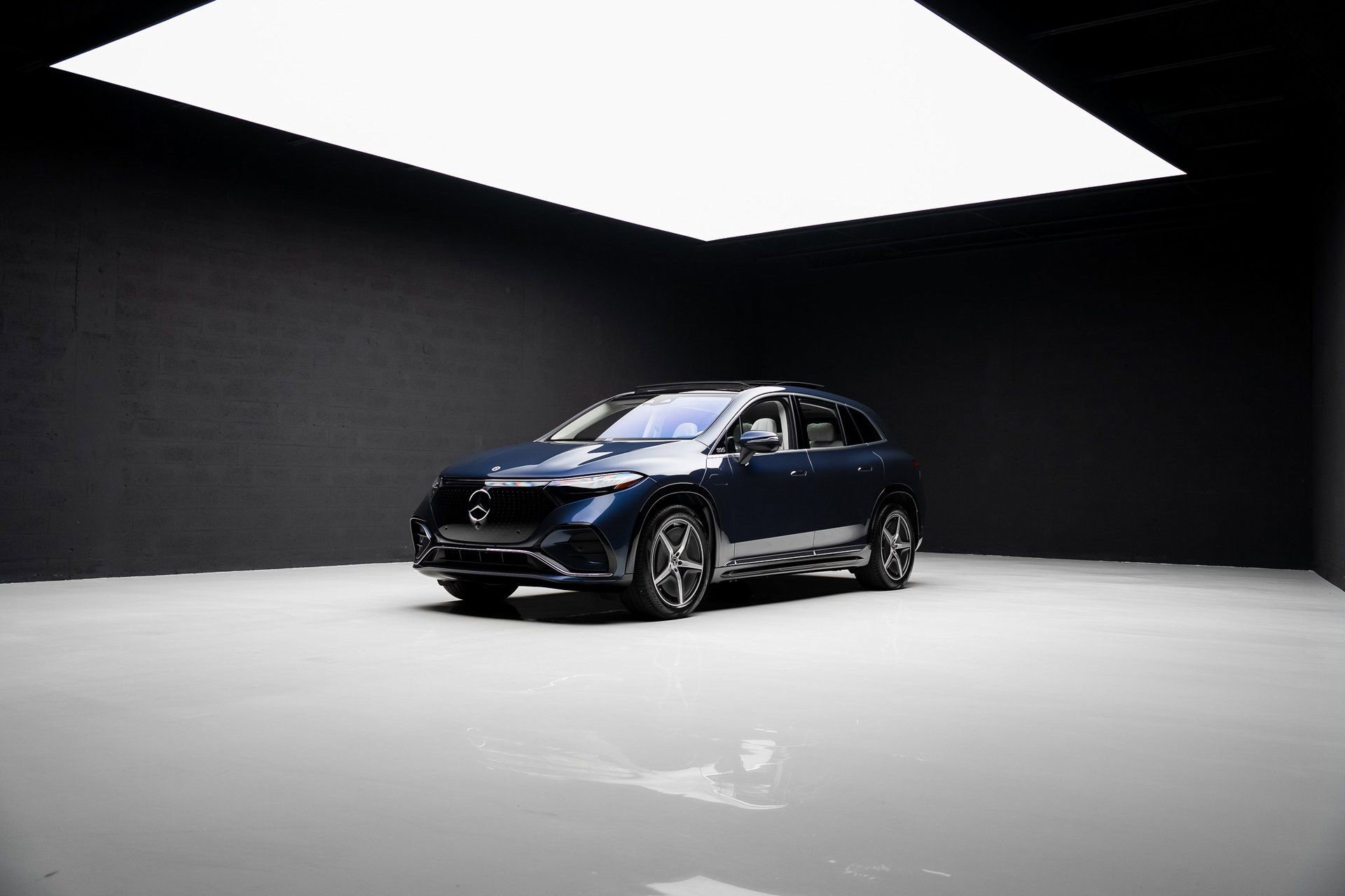 Used 2023 Mercedes-Benz EQS 450+ 4MATIC SUV w/ AMG Line Exterior Package image 76