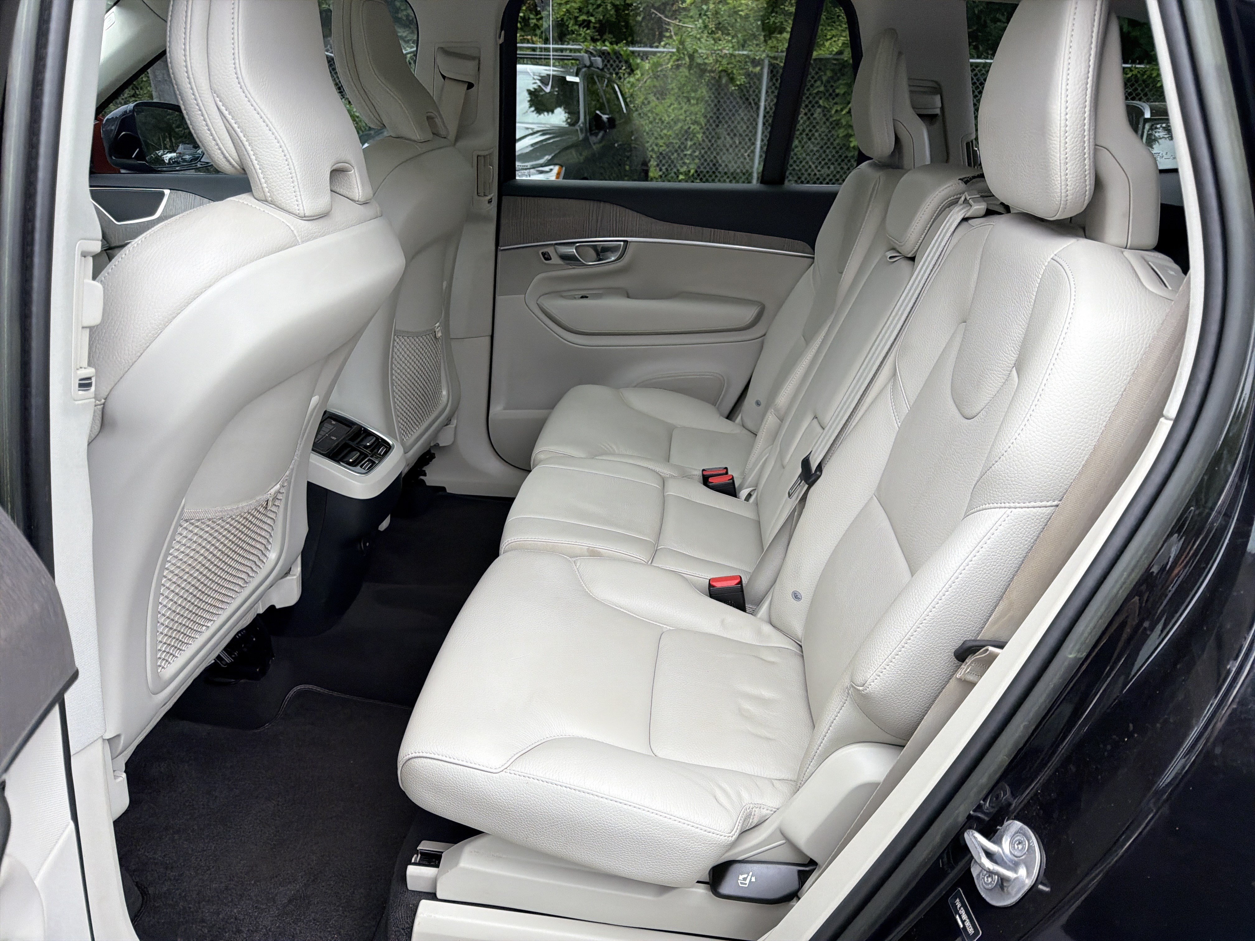 Certified 2023 Volvo XC90 B5 Plus AWD/4WD image 32