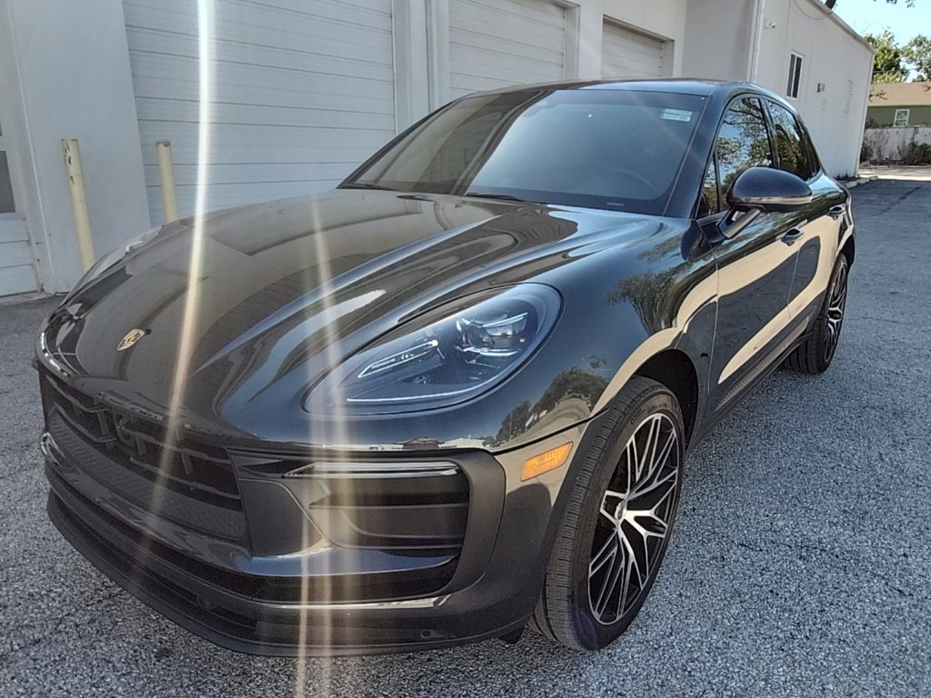 Used 2023 Porsche Macan AWD/4WD image 2