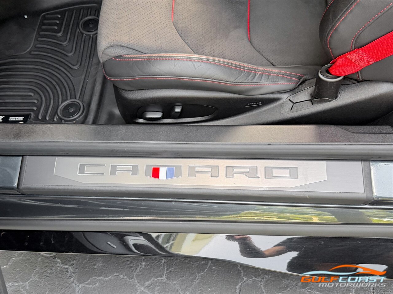 Used 2019 Chevrolet Camaro ZL1 RWD image 25
