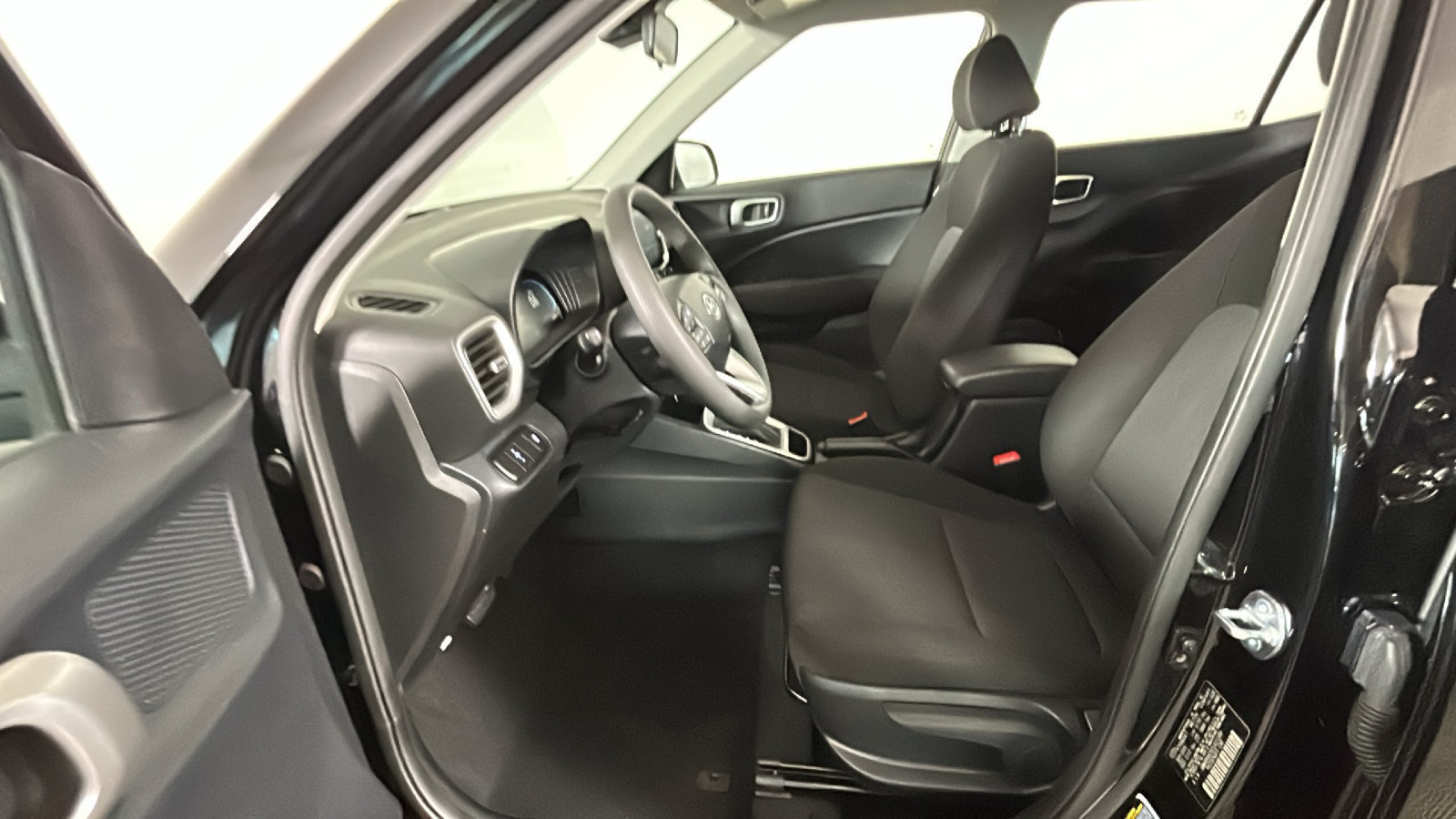Used 2026 Hyundai Venue SE FWD image 14