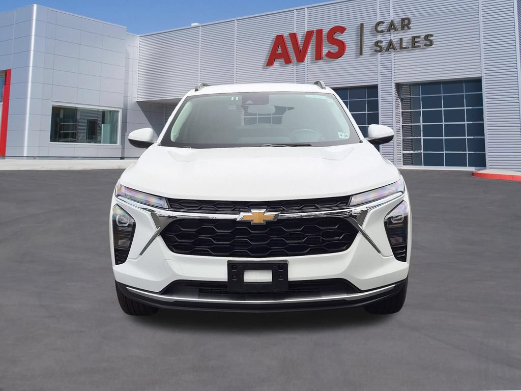 Used 2025 Chevrolet Trax LT w/ LT Convenience Package FWD image 2