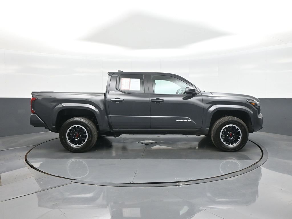 Certified 2025 Toyota Tacoma SR5 AWD/4WD image 10