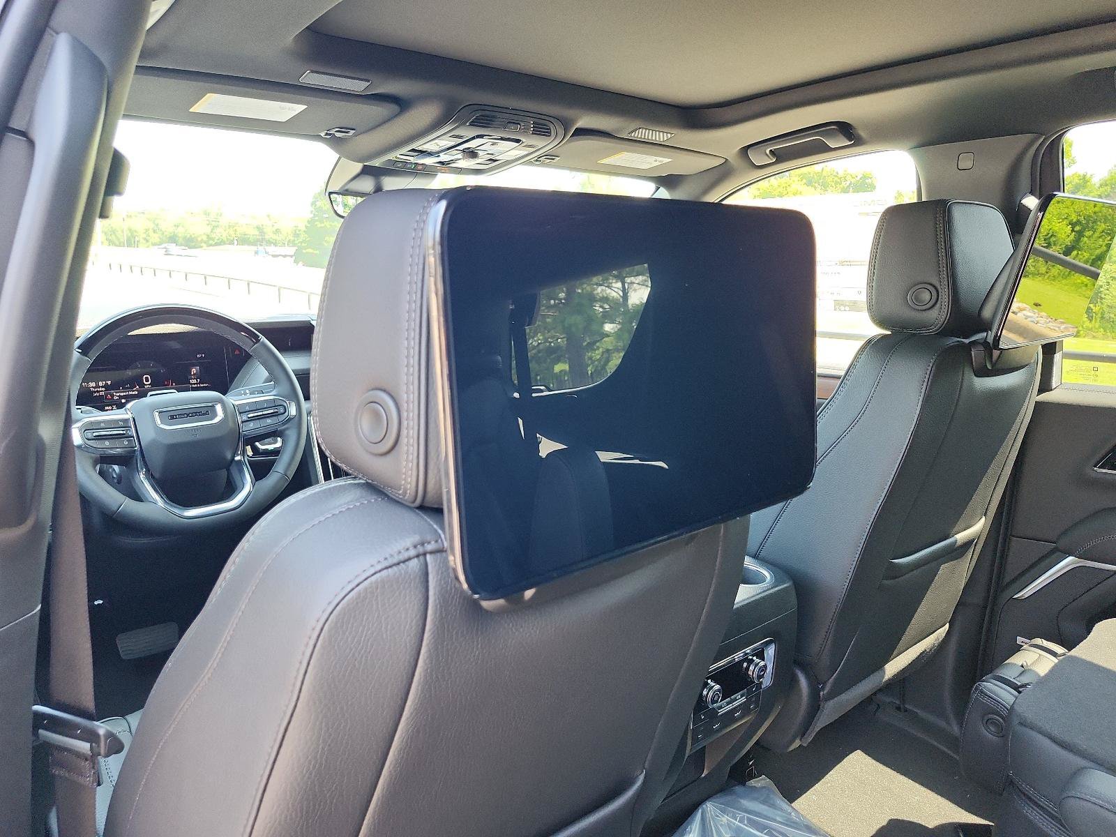 New 2026 GMC Yukon Denali w/ Denali Reserve Package AWD/4WD image 10