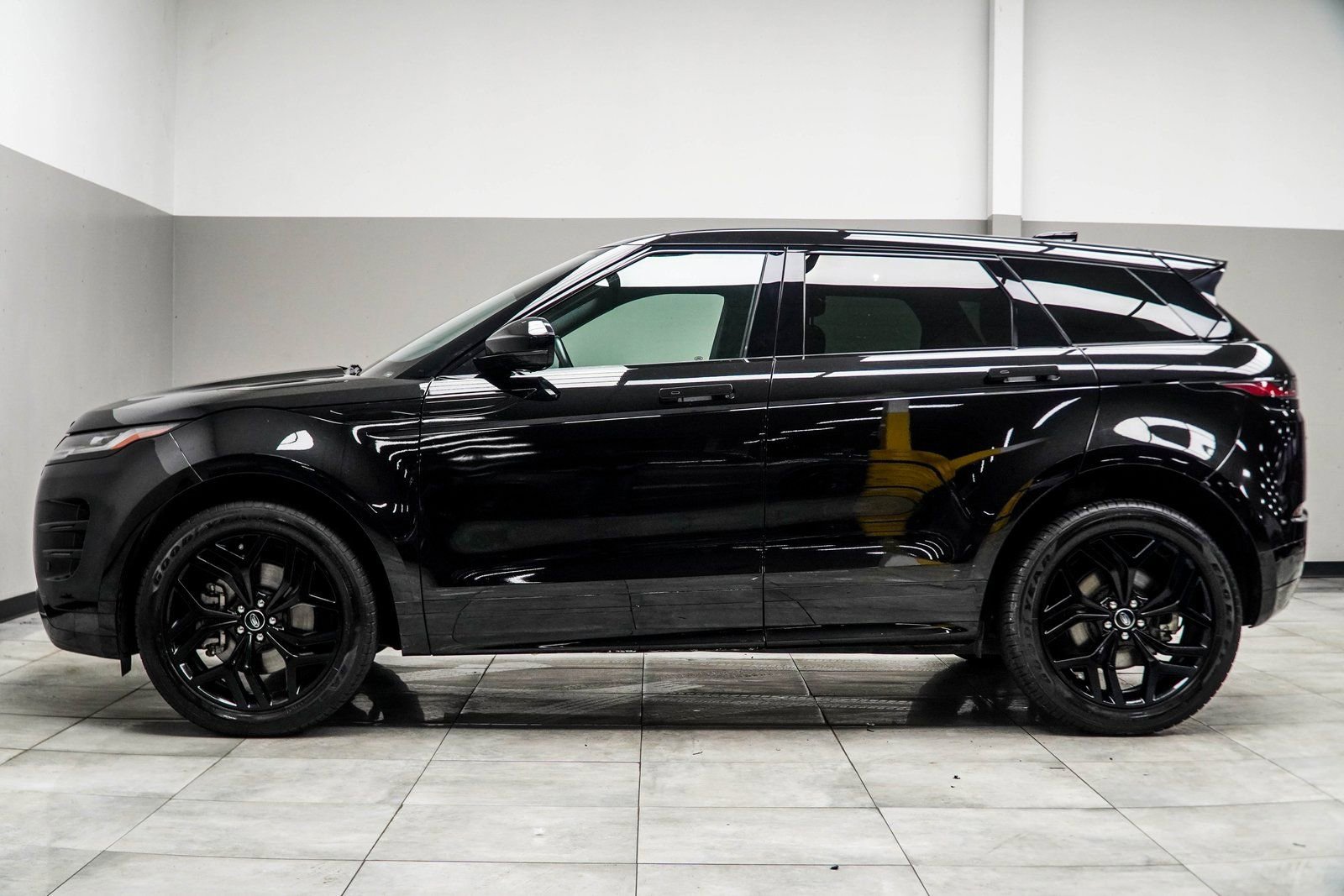 Used 2022 Land Rover Range Rover Evoque R-Dynamic SE AWD/4WD image 10