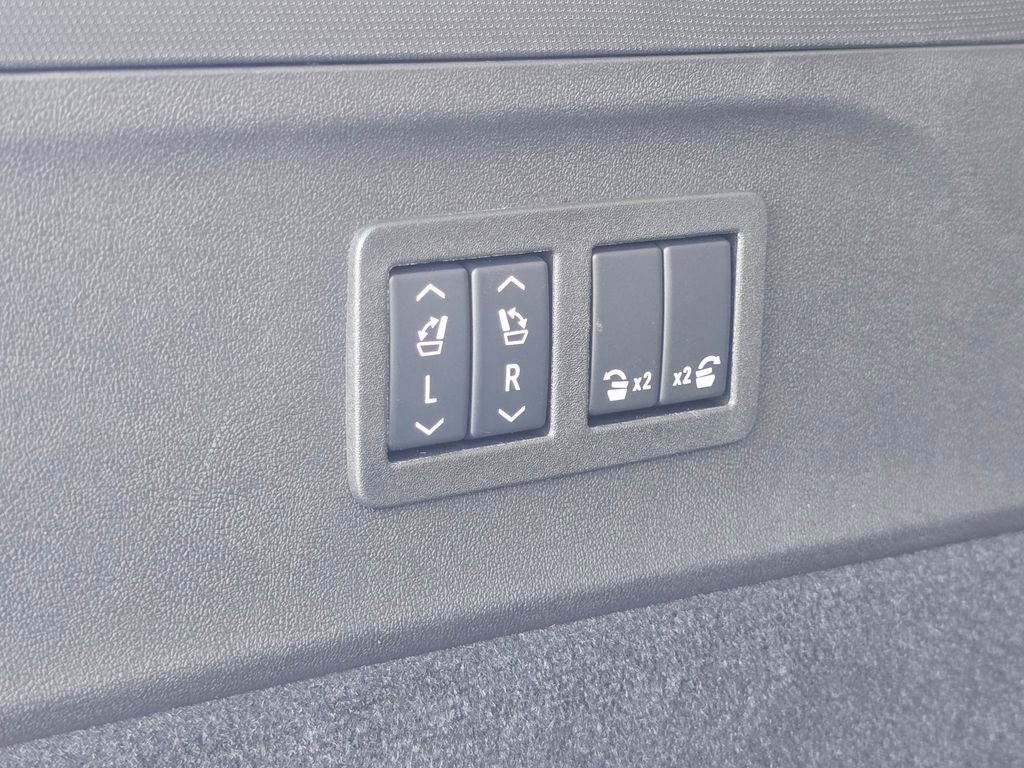 New 2026 Cadillac Escalade IQ Sport 2 w/ LPO, ONYX Package image 38