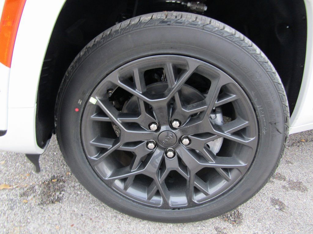 New 2025 Jeep Grand Cherokee L Summit w/ Obsidian Package image 34