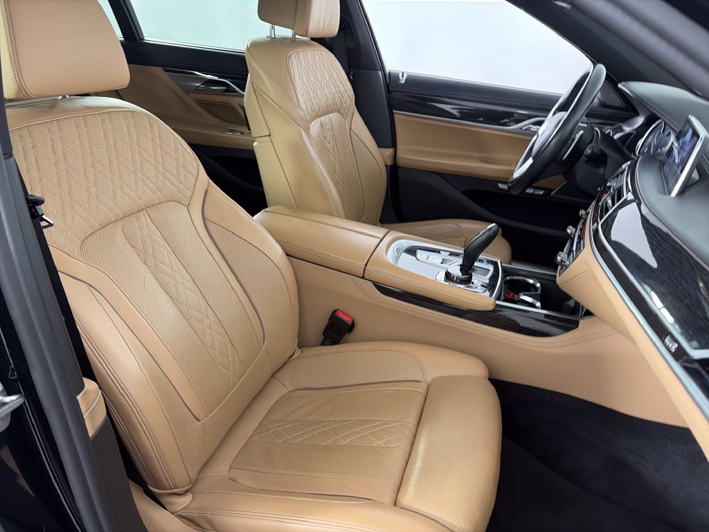 Used 2017 BMW 750i xDrive AWD/4WD image 32