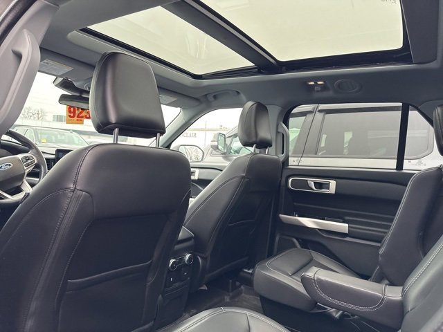 Used 2022 Ford Explorer XLT w/ Equipment Group 202A image 10