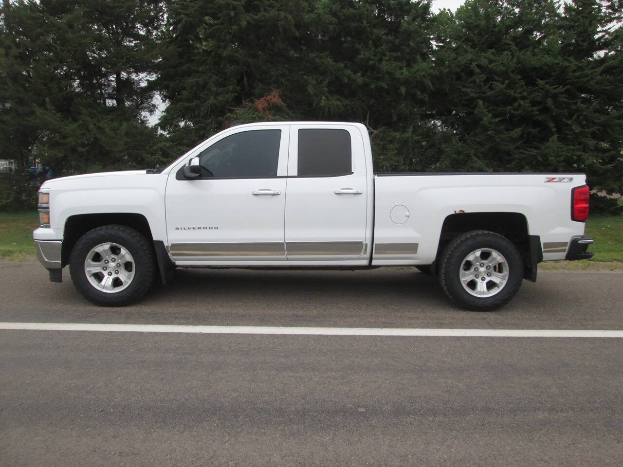 Used 2014 Chevrolet Silverado 1500 LTZ Z71 w/ LTZ Plus Package AWD/4WD image 2