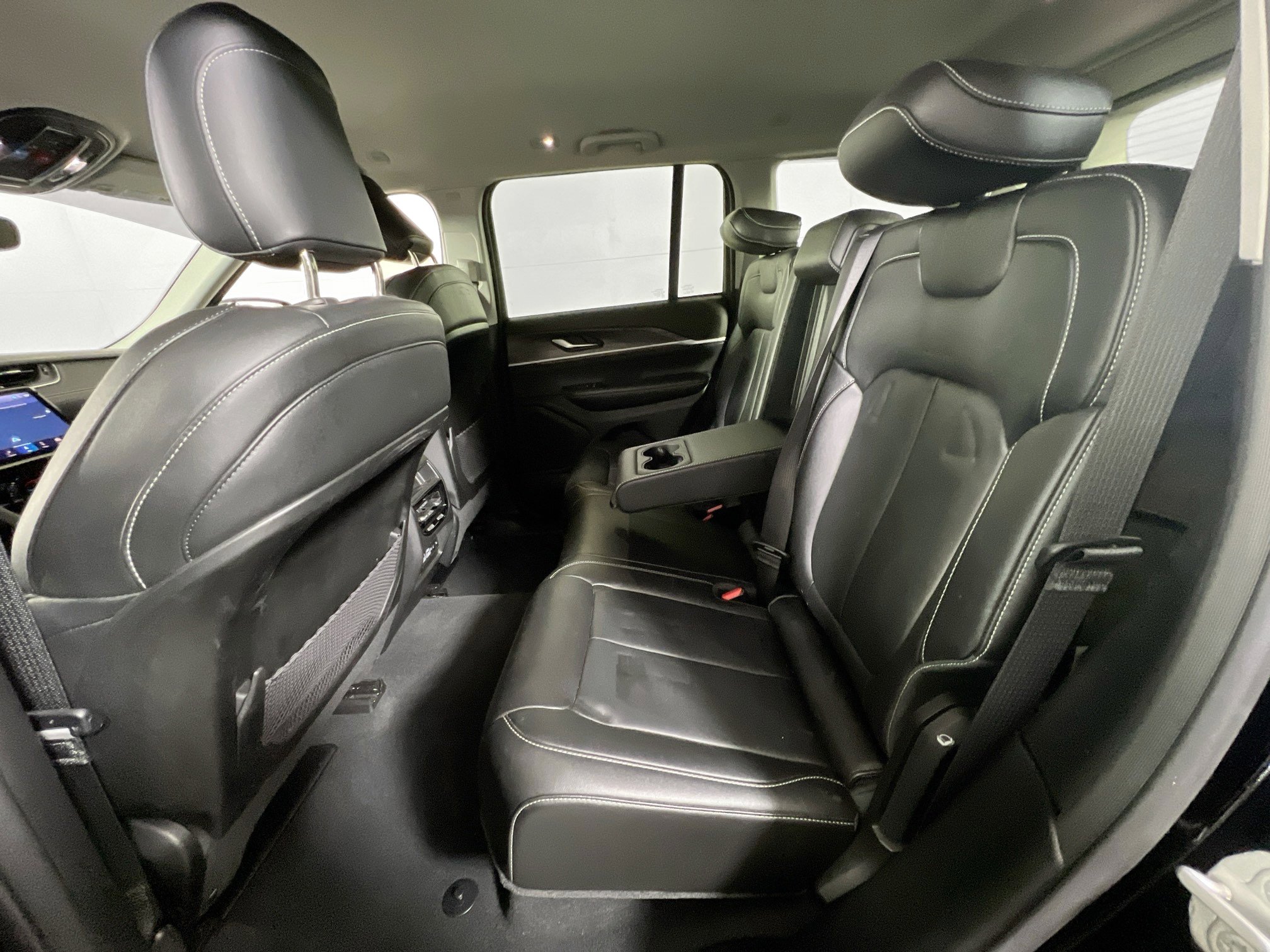Used 2023 Jeep Grand Cherokee Limited w/ Black Appearance Package image 24