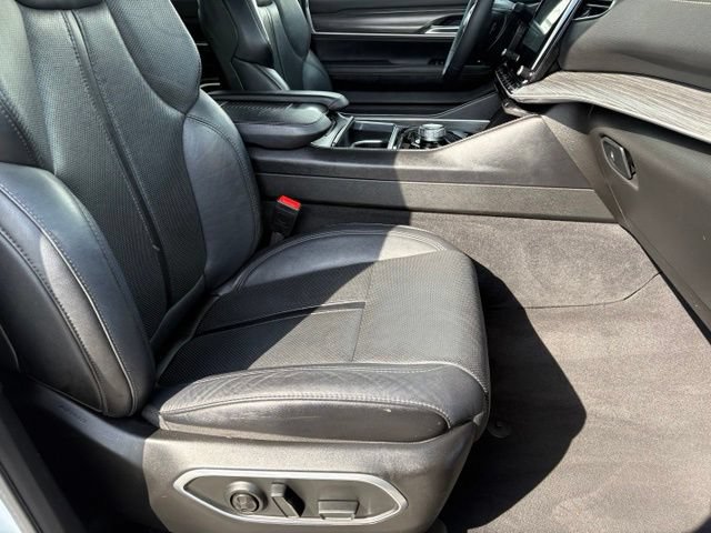 Used 2024 Jeep Wagoneer L Series II w/ Flexible Seating Group AWD/4WD image 19