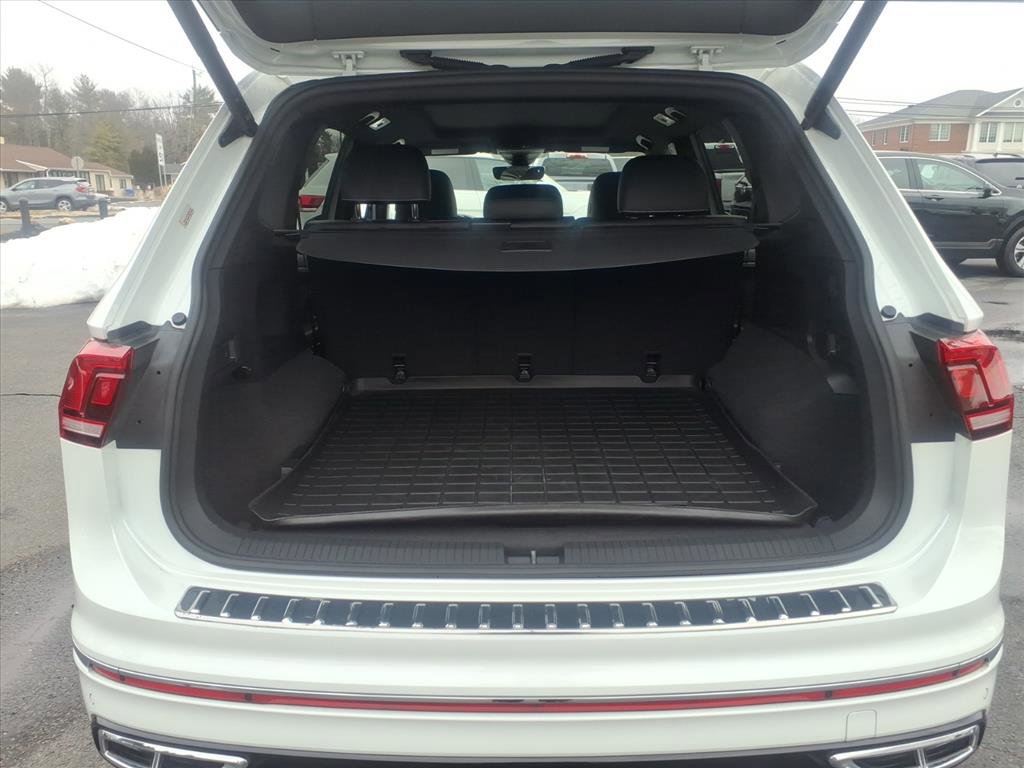 Certified 2022 Volkswagen Tiguan SEL R-Line image 14