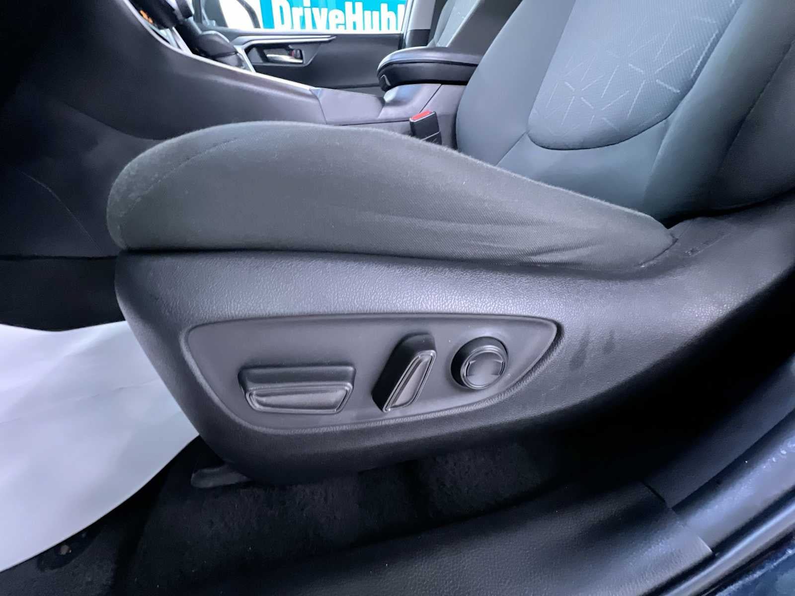 Used 2021 Toyota RAV4 XLE AWD/4WD image 13