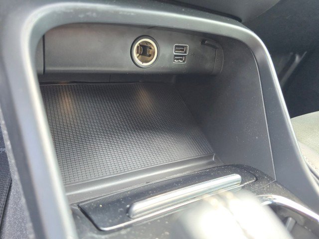 Used 2021 Volvo XC40 T5 R-Design image 34