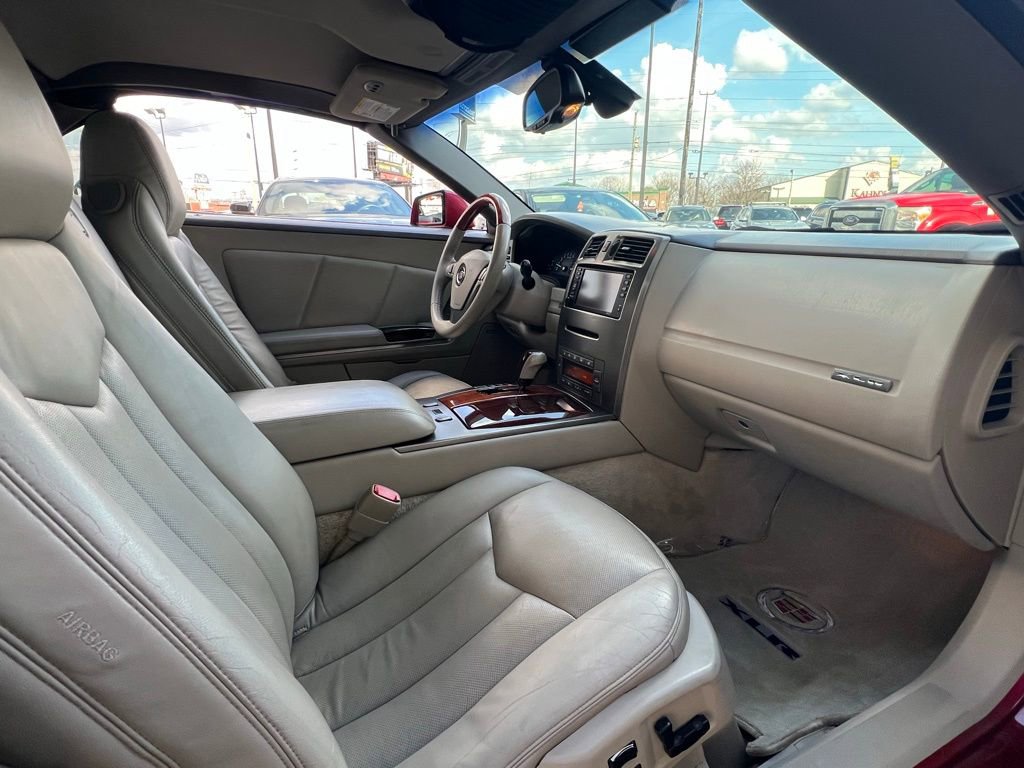 Used 2005 Cadillac XLR Base image 21