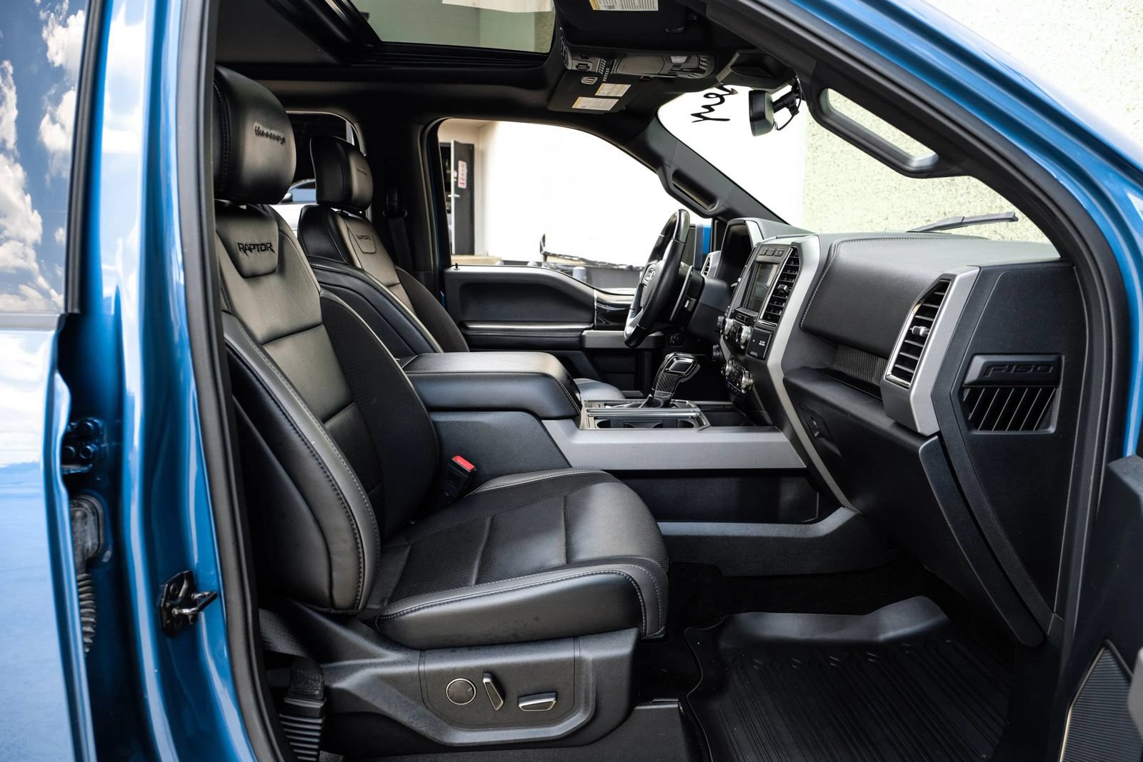 Used 2019 Ford F150 Raptor w/ Equipment Group 802A Luxury AWD/4WD image 32