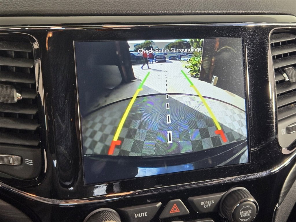 Used 2020 Jeep Grand Cherokee Altitude image 22