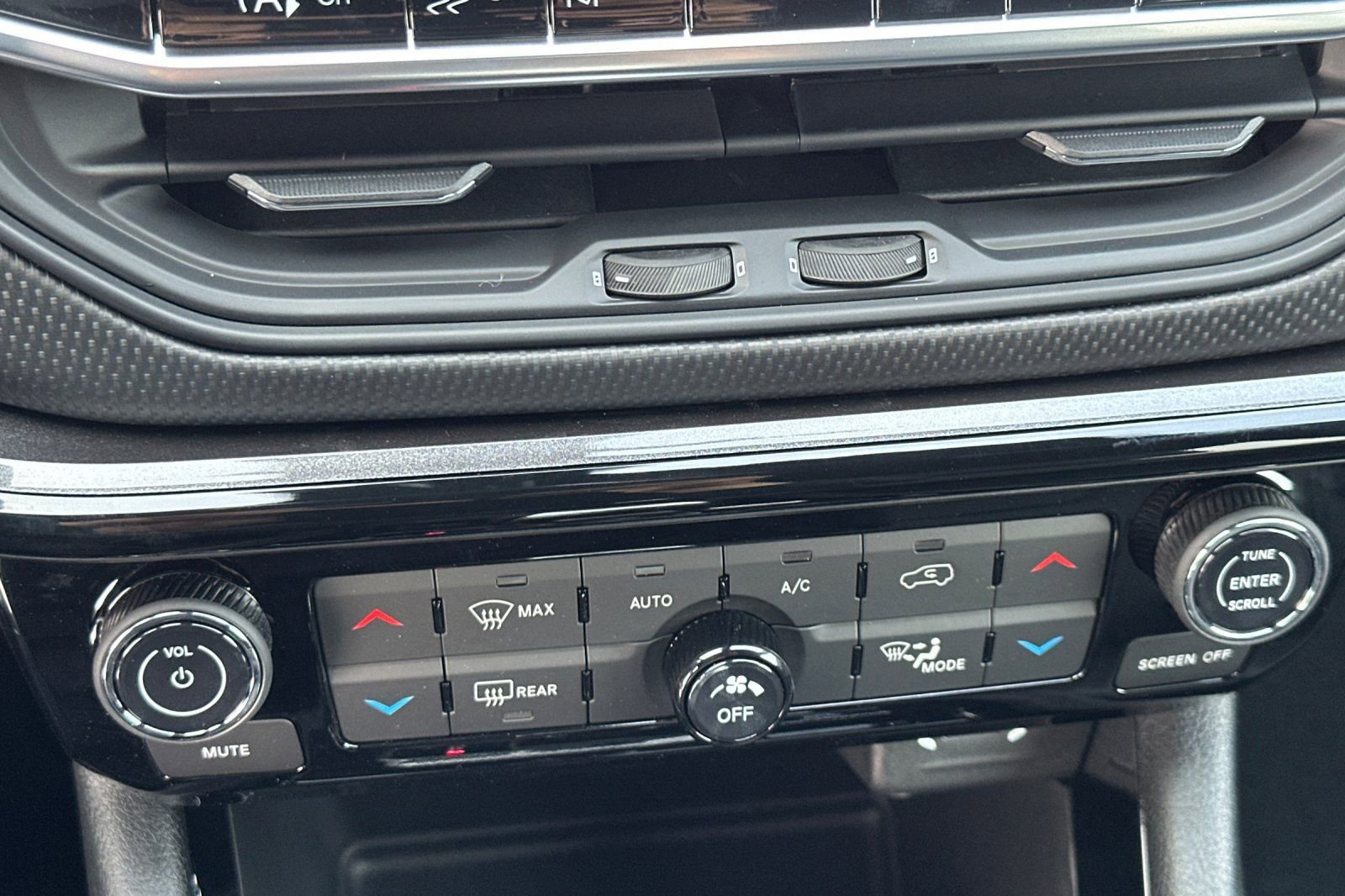 New 2026 Jeep Compass Limited image 26