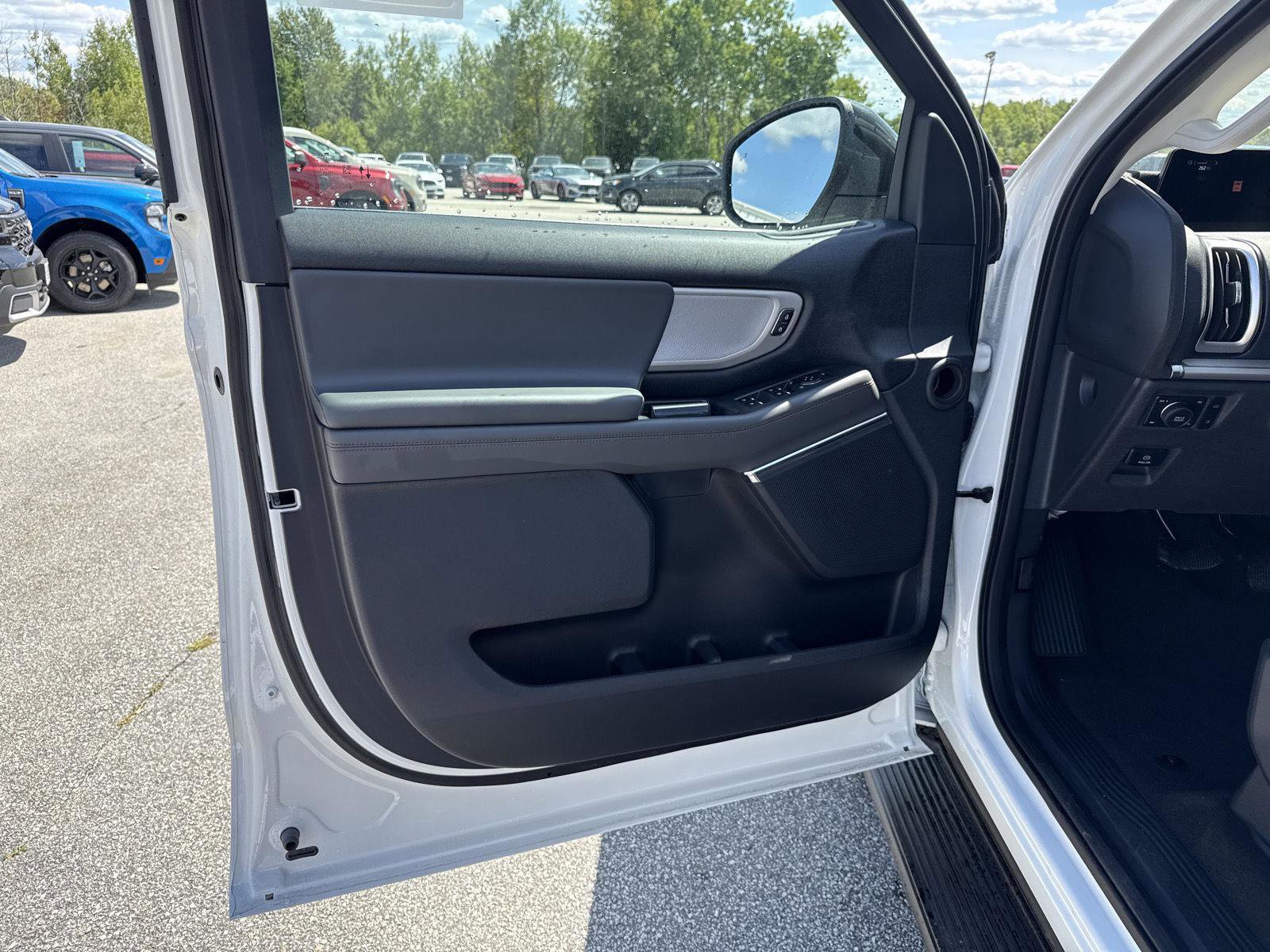 New 2025 Ford Expedition Active image 9