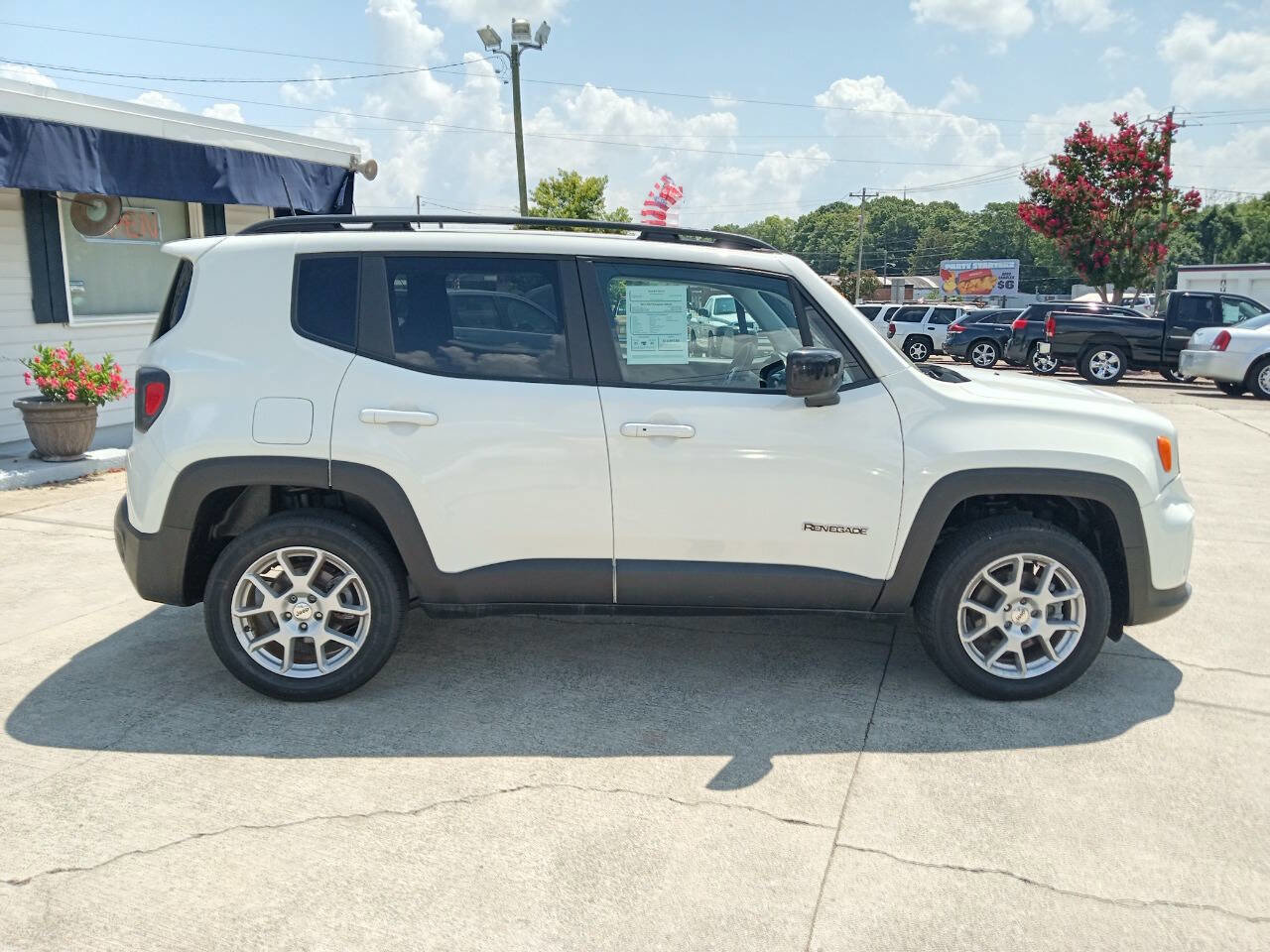 Used 2022 Jeep Renegade Latitude image 4