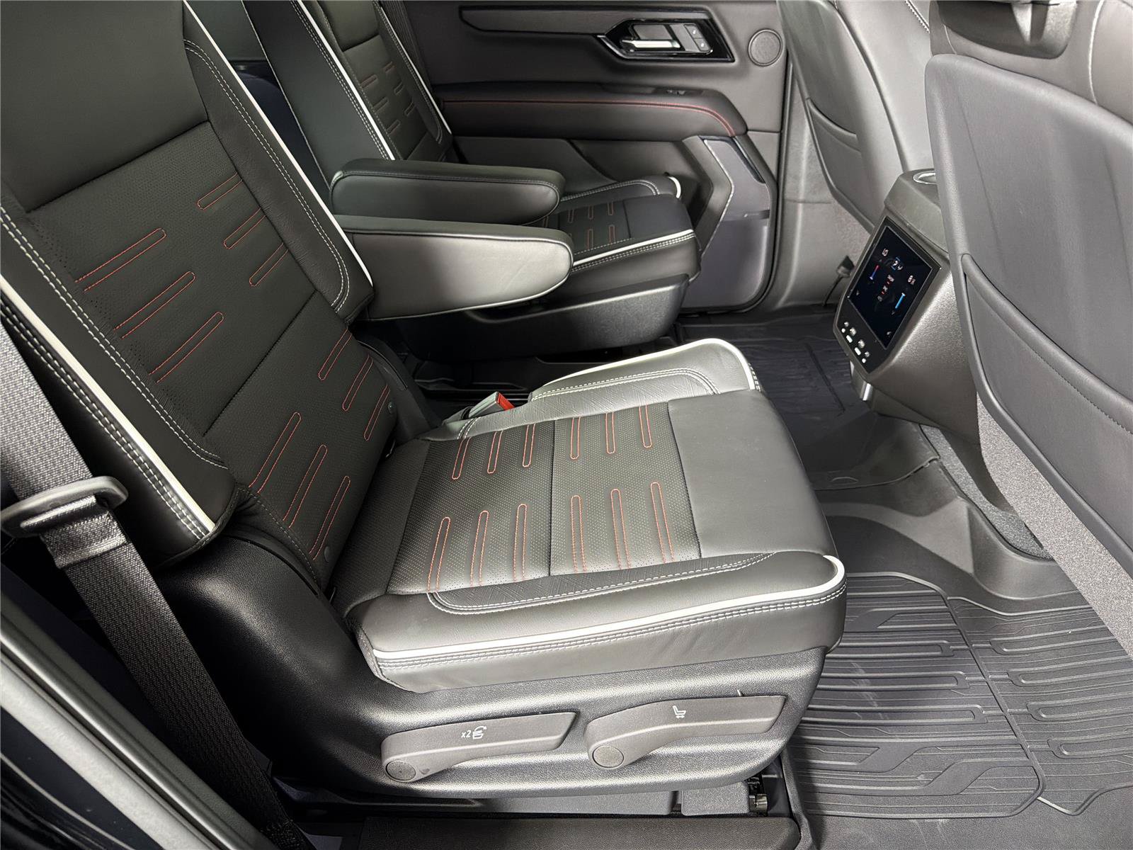 New 2026 GMC Yukon AT4 Ultimate AWD/4WD image 16