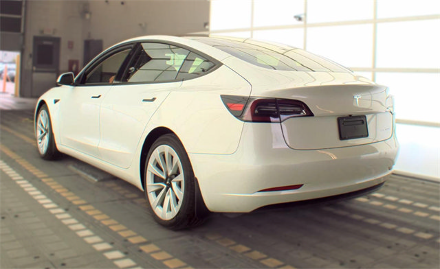 Used 2022 Tesla Model 3 Long Range AWD/4WD image 6