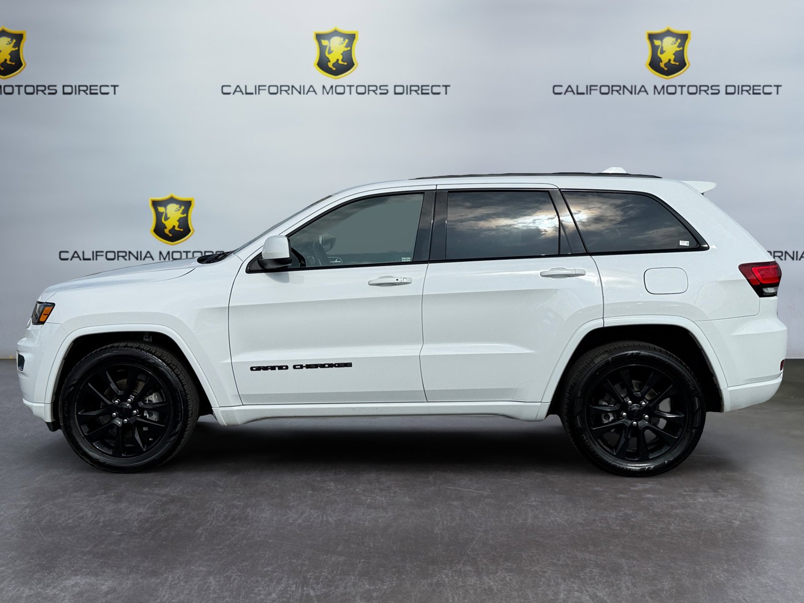 Used 2019 Jeep Grand Cherokee Altitude image 2