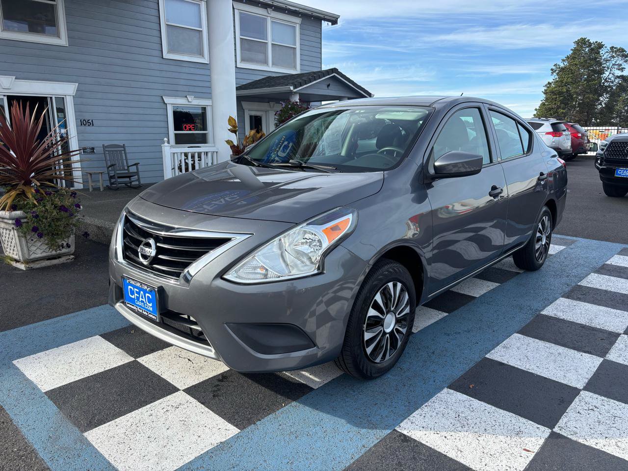 Used 2019 Nissan Versa S FWD image 2