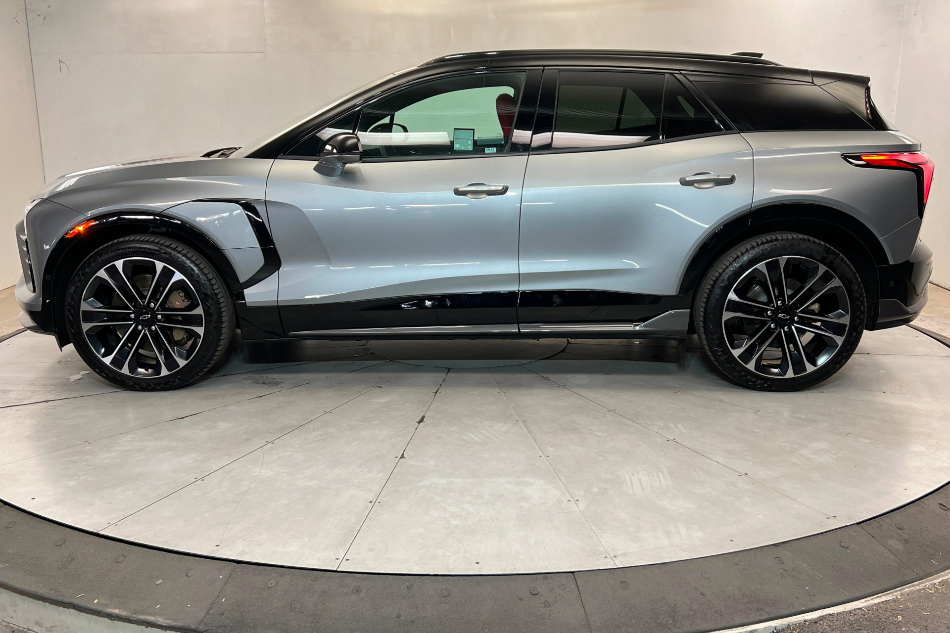 Used 2026 Chevrolet Blazer EV SS w/ Performance Package image 2