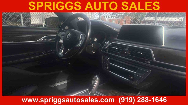 Used 2019 BMW 750i w/ Executive Package RWD image 4