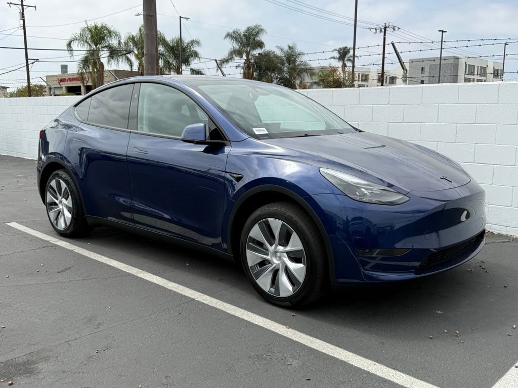 Used 2024 Tesla Model Y Long Range RWD video 1
