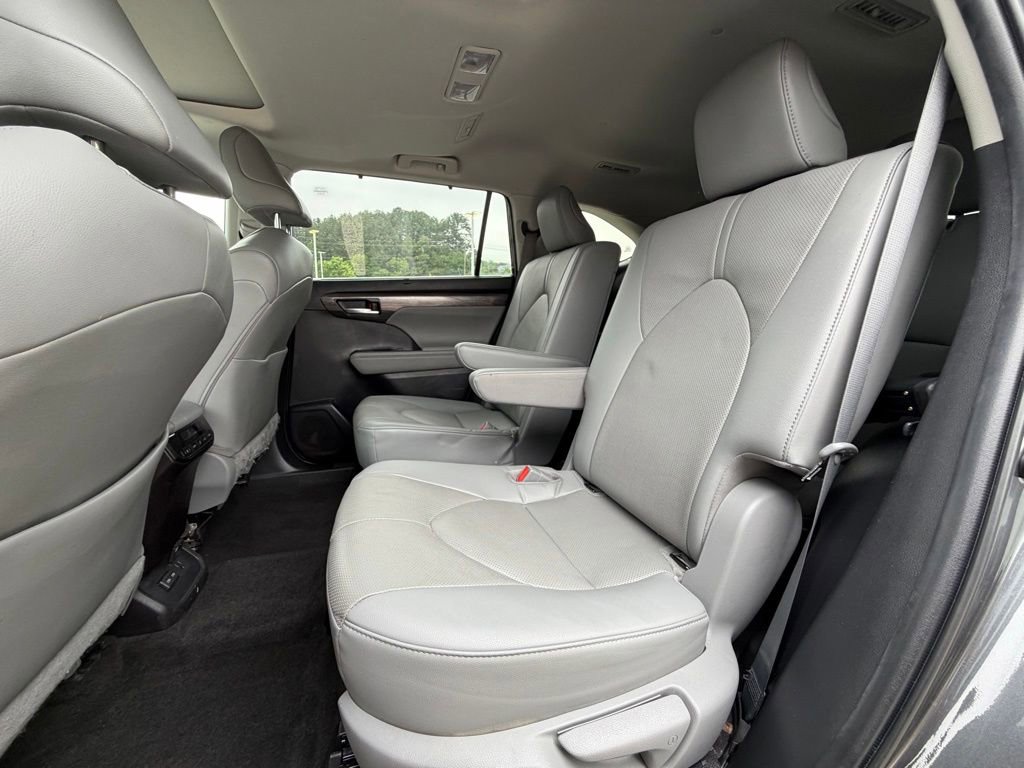 Used 2023 Toyota Highlander Limited AWD/4WD image 6