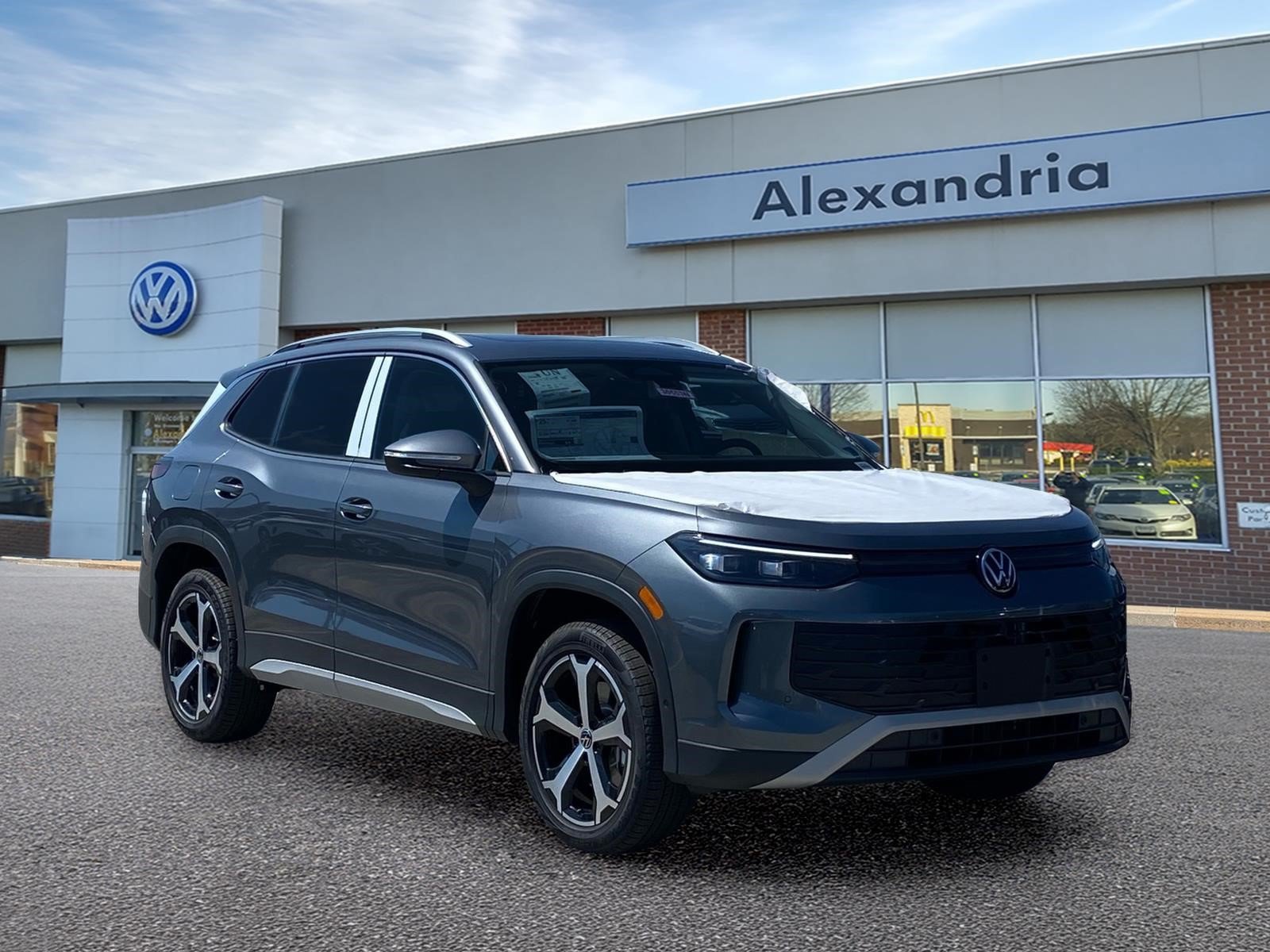 New 2026 Volkswagen Tiguan SE AWD/4WD image 1