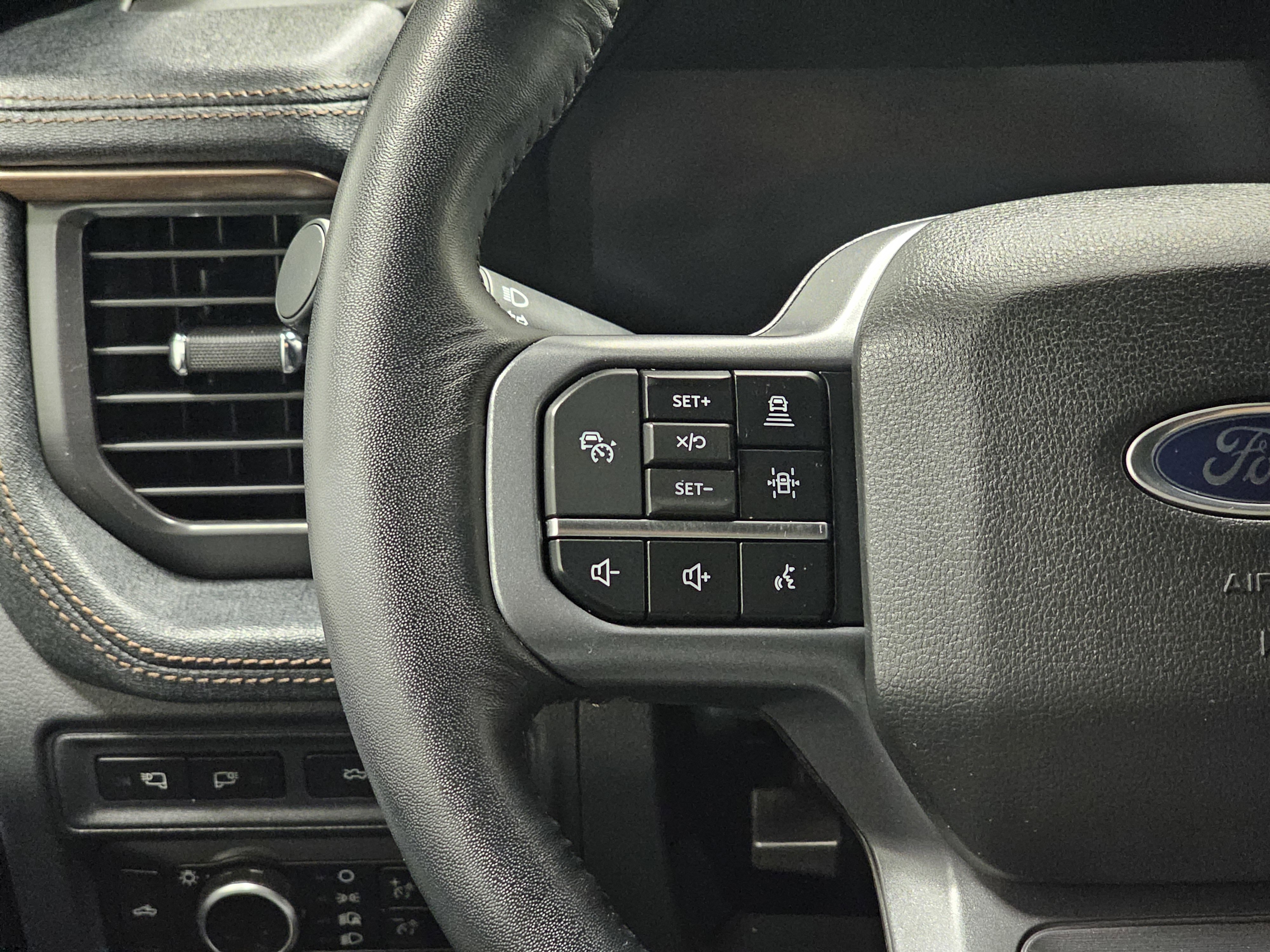 Used 2023 Ford F150 Lightning Lariat image 23