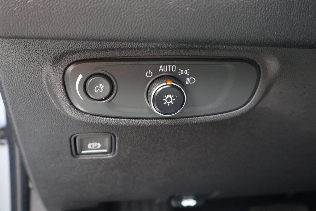 Used 2023 GMC Terrain SLE w/ Driver Convenience Package AWD/4WD image 16