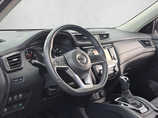 Used 2017 Nissan Rogue SV w/ SV Premium Package FWD image 7