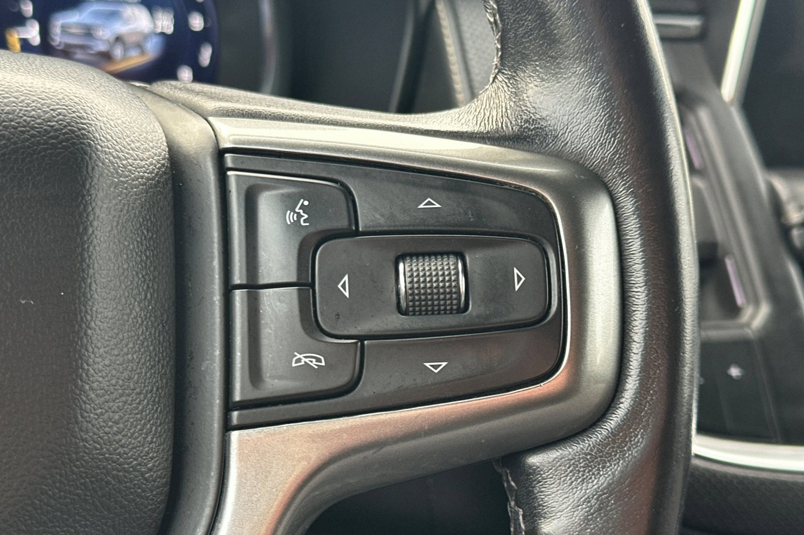 Used 2022 Chevrolet Suburban Premier image 39