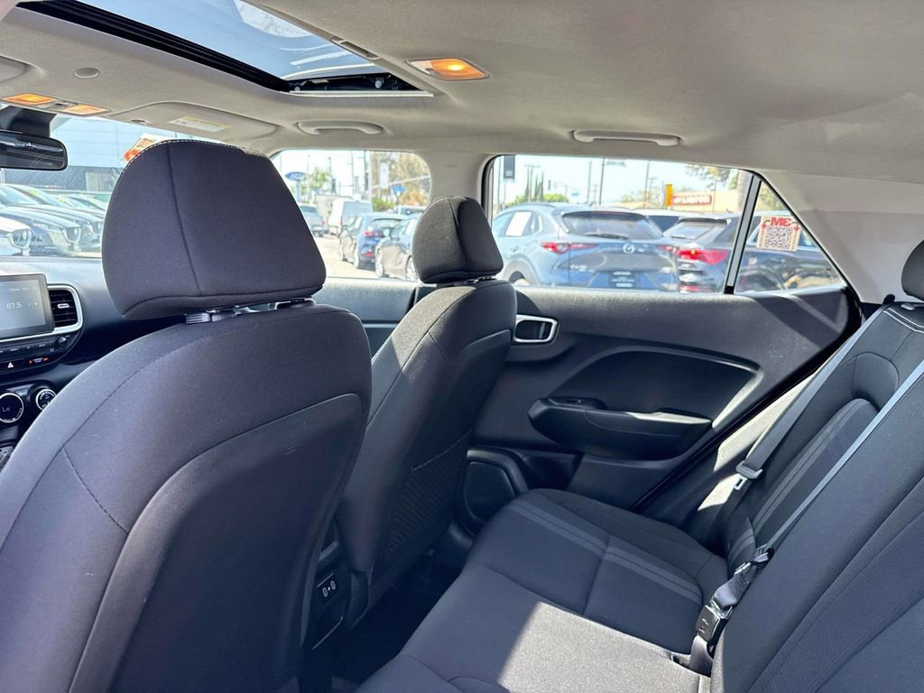 Used 2025 Hyundai Venue SEL image 10