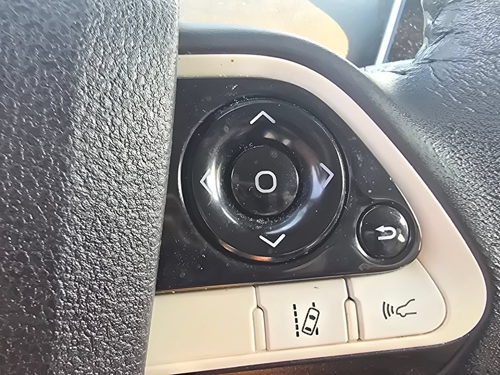Used 2017 Toyota Prius Four Touring FWD image 27