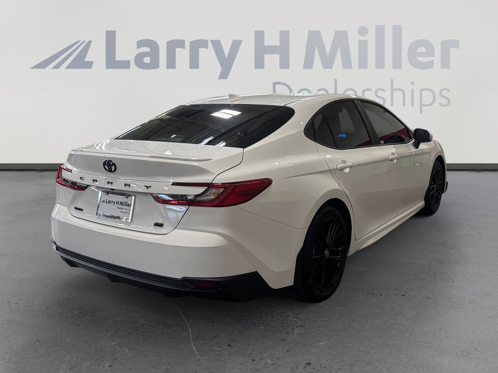 Used 2026 Toyota Camry SE image 5