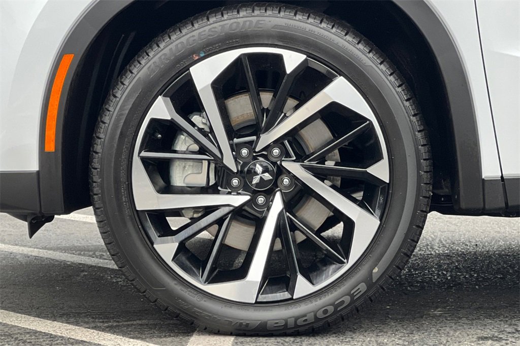 New 2025 Mitsubishi Outlander SE image 27